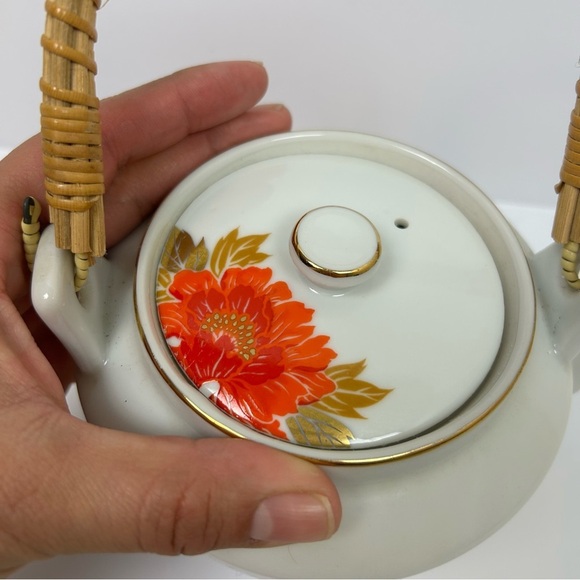Otagiri Peony Teapot red & gold on white porcelain with bamboo rattan handle - Picture 8 of 10